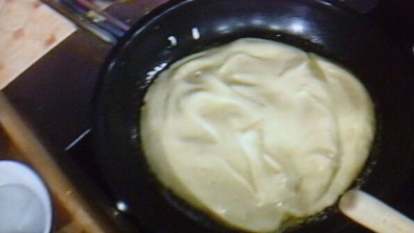 сладкий омлет с карамелизированными сливами