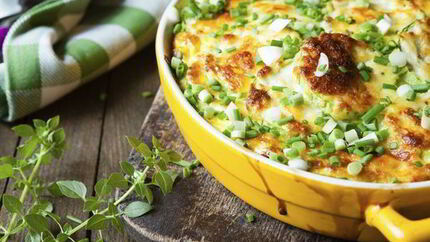 Запеченные в омлете кабачки