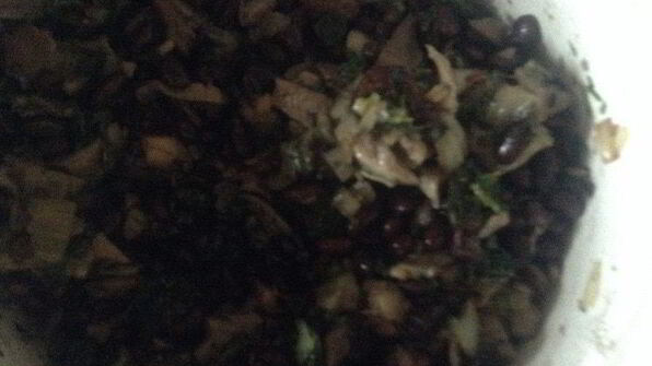 паштет из черной фасоли с вешенками