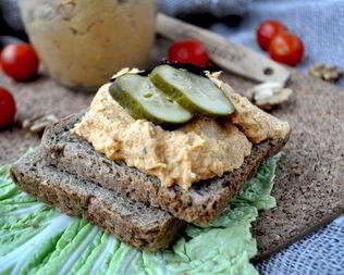 Паштет из куриной грудки с тыквой и грецкими орехами