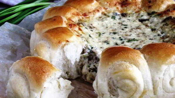 булочки-роллы с грибным дип-соусом
