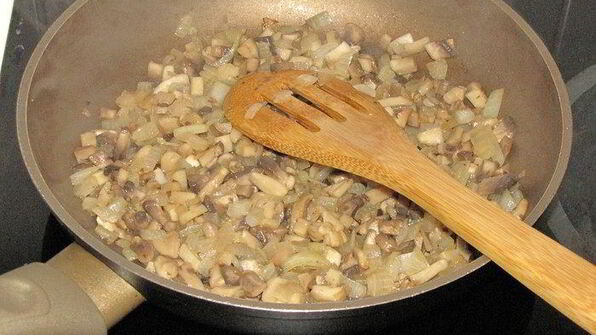 булочки-роллы с грибным дип-соусом