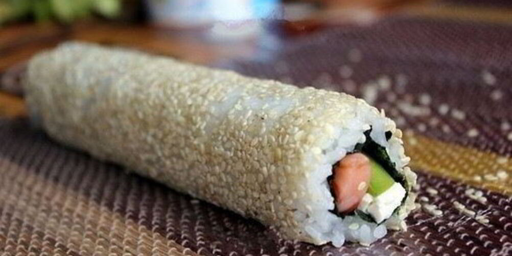 Рецепт домашних роллов с красной рыбой и авокадо