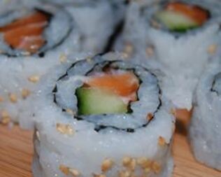 Домашние суши-роллы с копченой семгой