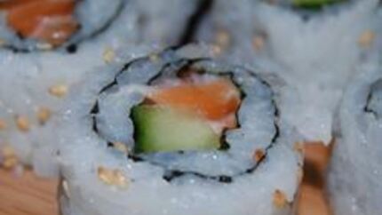 Домашние суши-роллы с копченой семгой