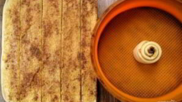 гигантский коричный ролл