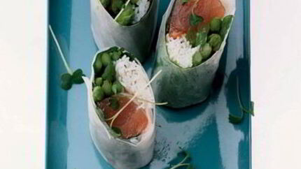 Хрустящие роллы с лососем и спаржей