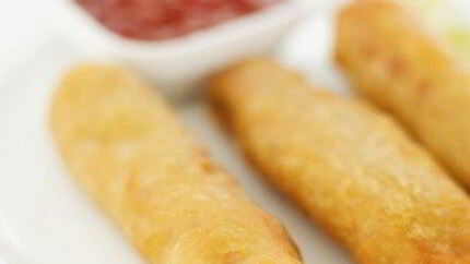 Китайские весенние роллы с креветками и бобовыми проростками