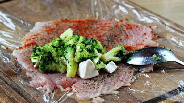 куриные роллы фаршированные брокколи и сыром