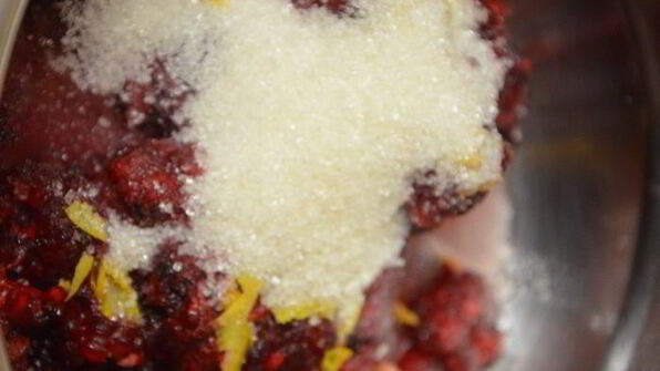 малиново-лимонные роллы к утреннему кофе