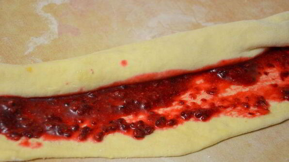 малиново-лимонные роллы к утреннему кофе