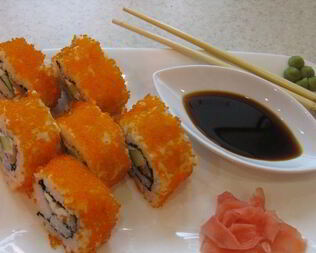 Ролл с лососем