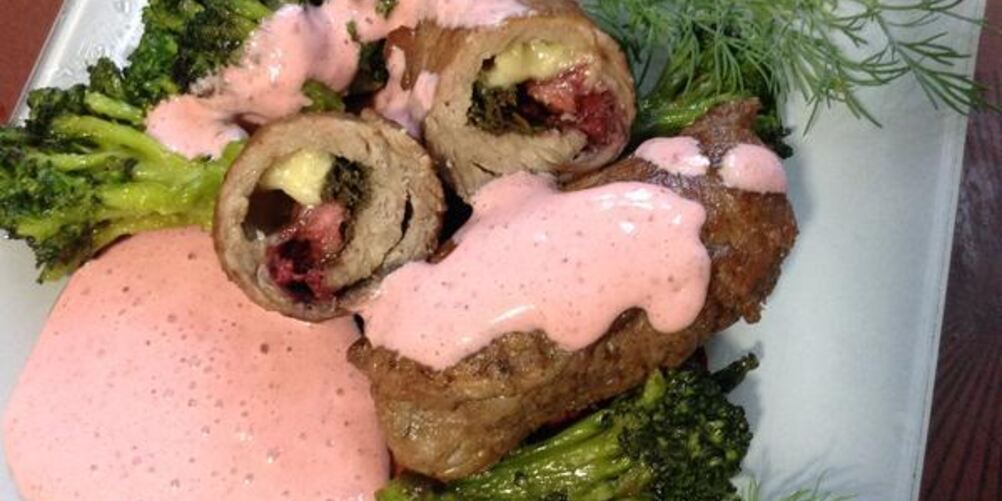 Рецепт роллов из телятины с клубничным соусом