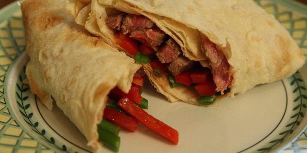 Рецепт роллов с говядиной, фасолью и сладким перцем