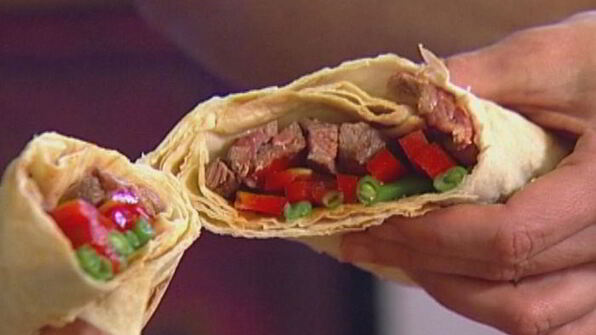 роллы с говядиной, фасолью и сладким перцем