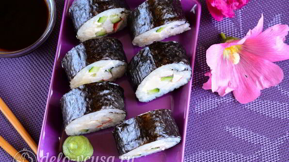 роллы с крабовыми палочками