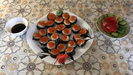 Роллы с красной икрой