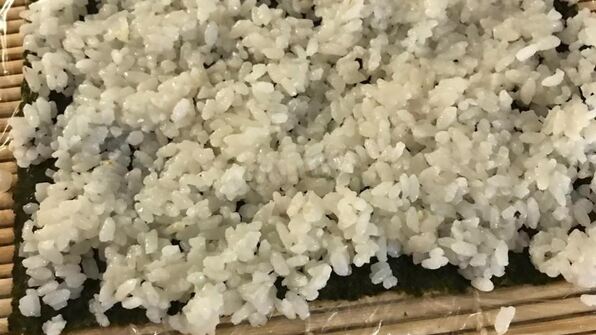 роллы с красной икрой