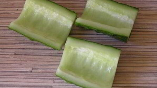 роллы с креветками в огурцах