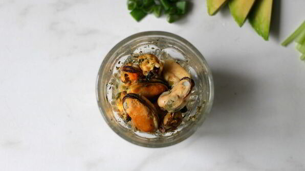 роллы с мидиями и овощами