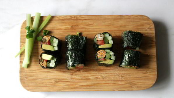 роллы с мидиями и овощами