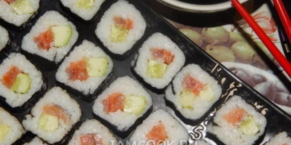 Рецепт роллов с семгой и огурцом