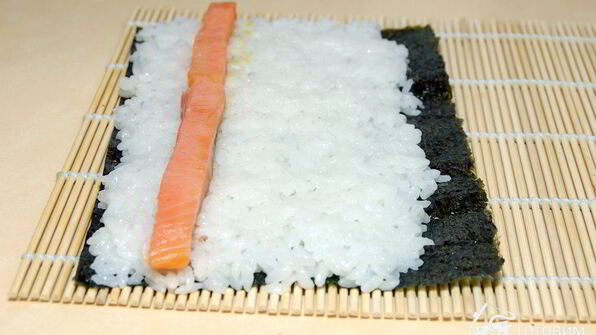 роллы с семгой