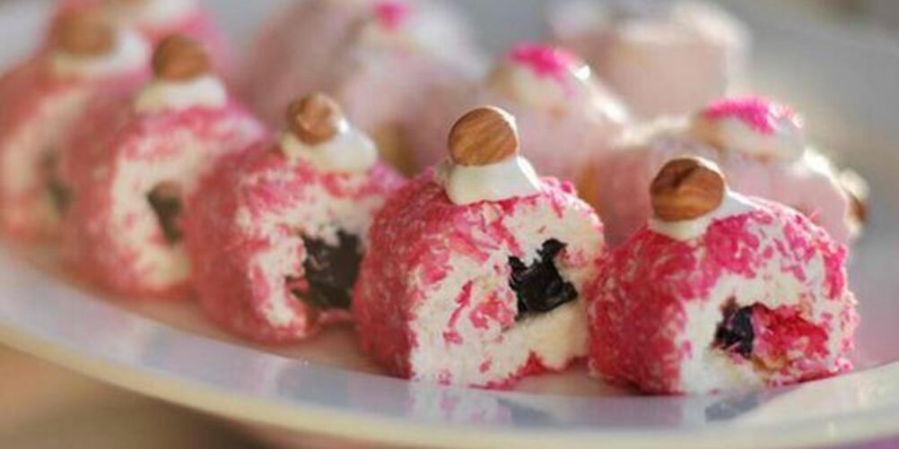 Рецепт сладких творожных роллов с черносливом