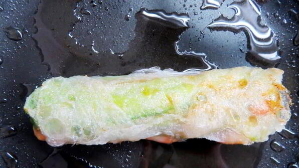 спринг-роллы с креветками