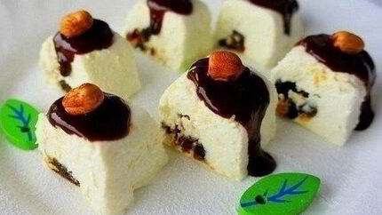 Творожные роллы с фундуком и финиками