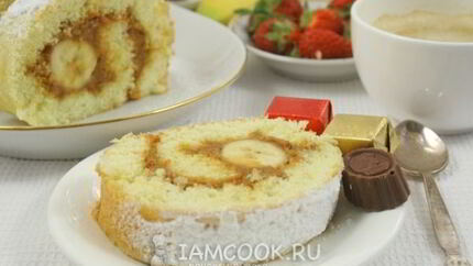 Бисквитный рулет с бананом