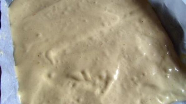 бисквитный рулет с яблоками