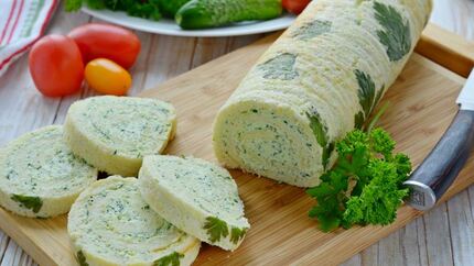 Кабачковый рулет с творожным сыром