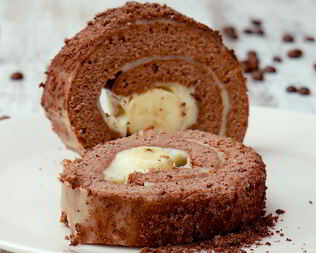 Кофейный рулет с бананом