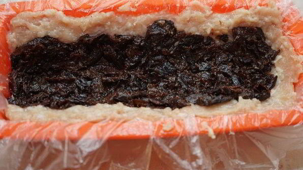 куриный рулет с черносливом в слоеной шубке