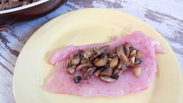 куриные рулетики с грибами