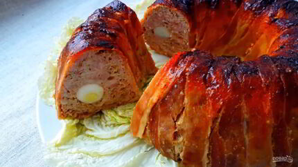 Мясной рулет из свинины с яйцом