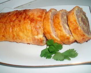 Мясной рулет в духовке вкусно и просто