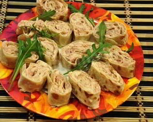 Рулет из лаваша с курицей и грибами