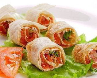 Рулет из лаваша с помидорами