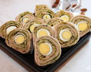 Рулет из лаваша с яйцом