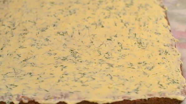 рулет из отварной печени с пикантной сливочной начинкой