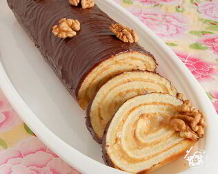 Рулет из варенной сгущенки и орехов