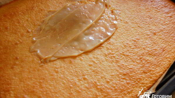 рулет из варенной сгущенки и орехов