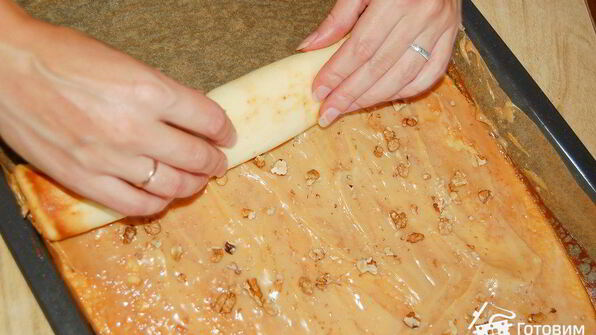 рулет из варенной сгущенки и орехов