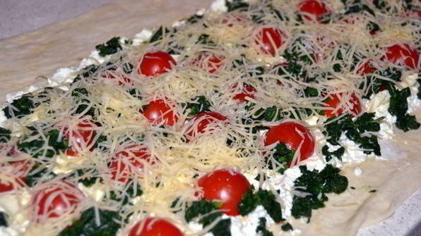 рулет с трехцветной начинкой