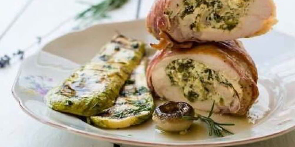 Рецепт рулетиков из курицы со шпинатом и грибами