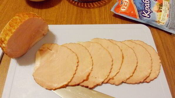 рулетики из ветчины с крабовым мясом