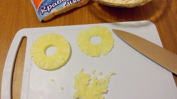 рулетики из ветчины с крабовым мясом