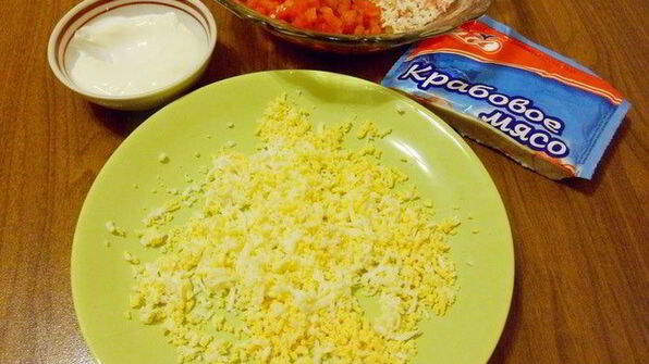 рулетики из ветчины с крабовым мясом